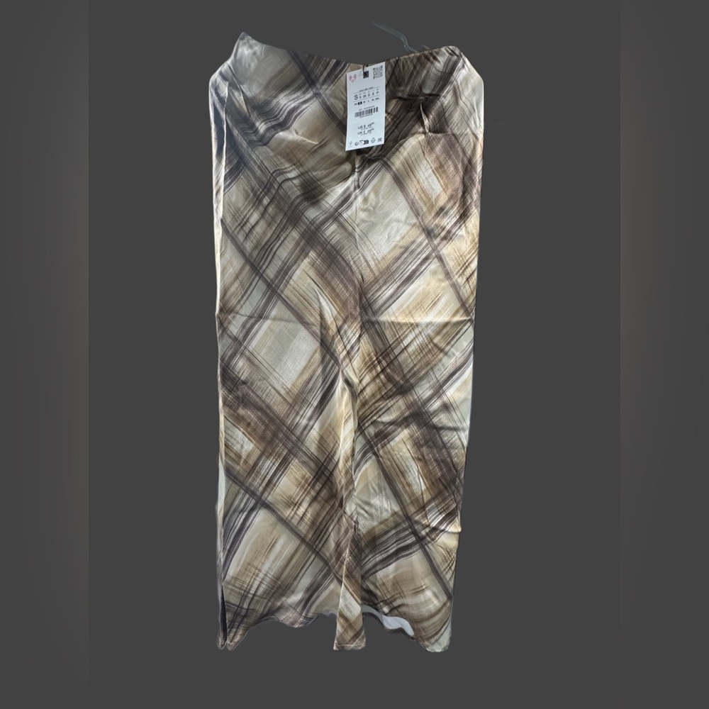 Chic Zara Plaid Satin Skirt in Cream and Brown Plaid